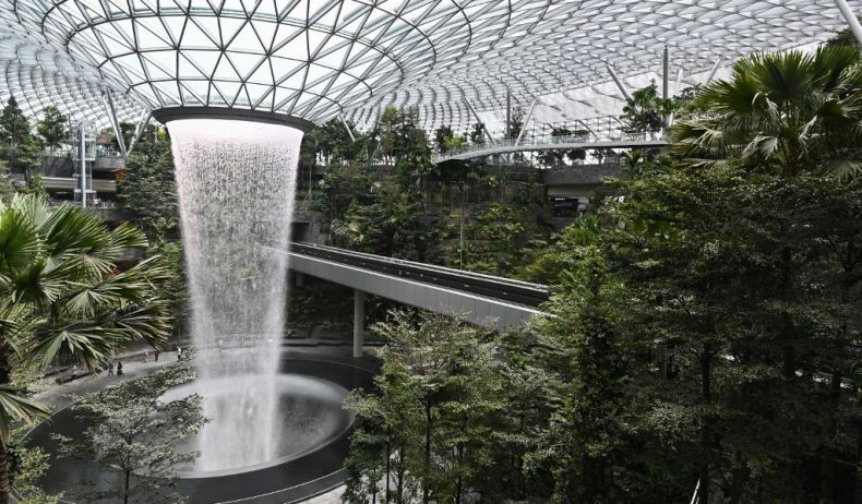 Keren, Ada Air Terjun di Dalam Bandara Singapura