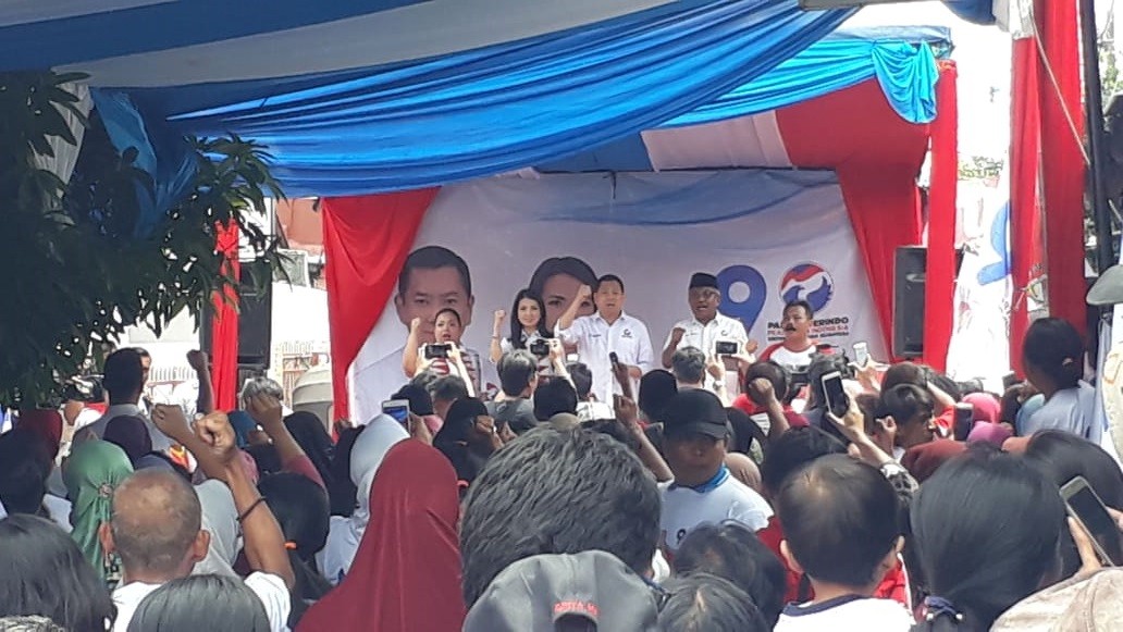 Bazar Murah Serentak, HT dan Liliana Tanaja Disambut Warga Manggarai