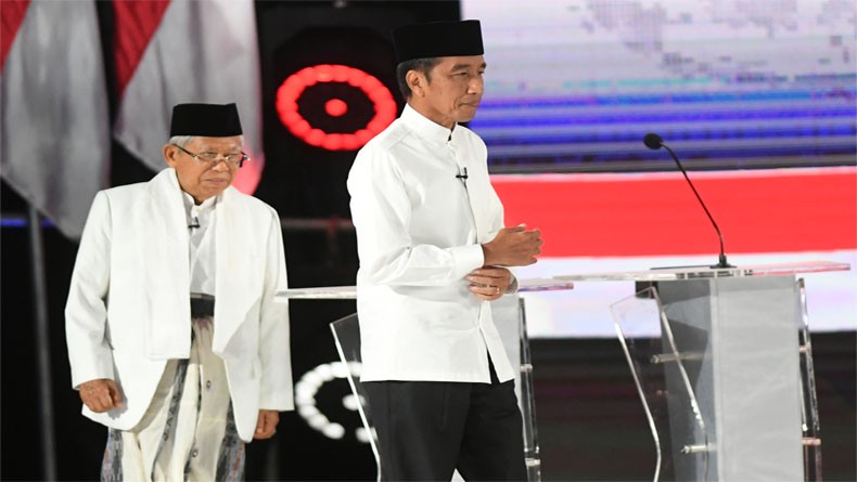 Sebelum Debat, Jokowi-Ma'ruf Amin Salat dan Zikir Bersama Para Kiai