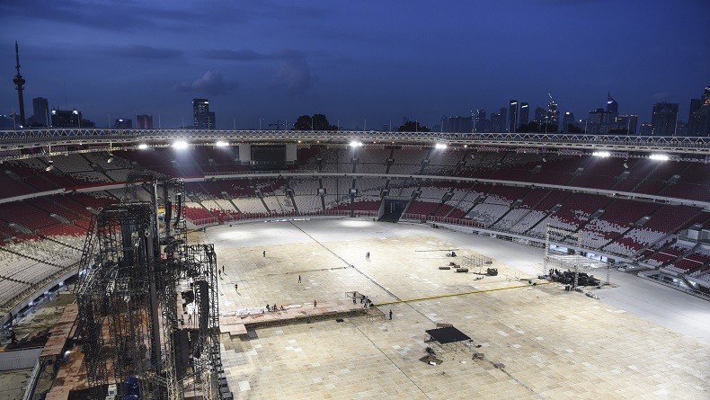 Jelang Kampanye Akbar, Massa Pendukung Jokowi Padati Pintu Utama GBK