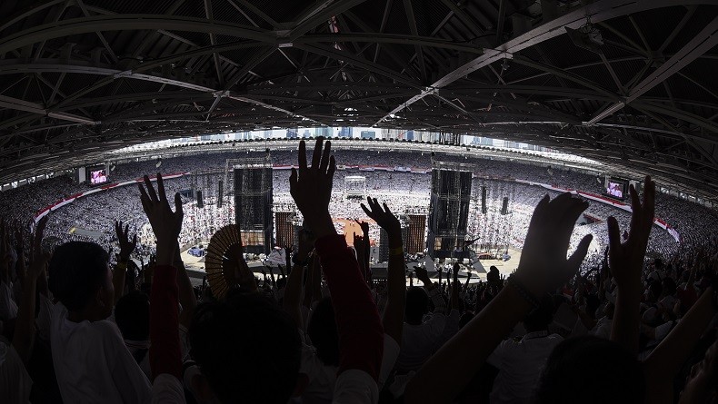 Panitia Konser Putih Bersatu Sita Atribut Kampanye di Stadion GBK