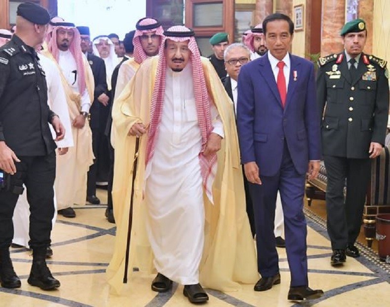 Tiba di Riyadh, Presiden Jokowi Bertemu Raja Salman dan Putra Mahkota