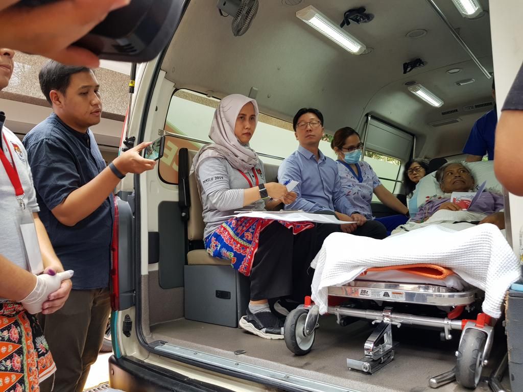 Kisah SBY hingga WNI yang Datang Pakai Ambulans Nyoblos di Singapura