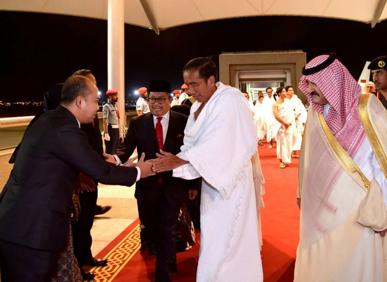 Tiba di Jeddah, Jokowi Kenakan Ihram