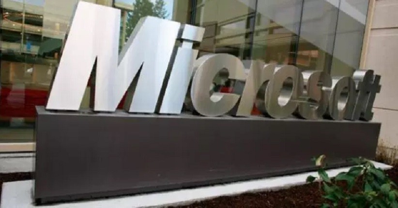 Microsoft Garap Earbuds Penantang AirPods Apple