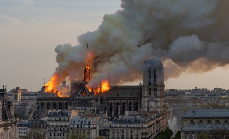 YouTube Akui Kesalahan soal Pengaitan Kebakaran Notre Dame dengan 9/11