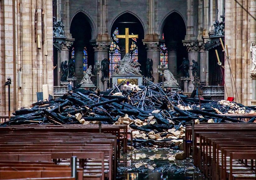 Pascakebakaran, Warga Paris dan Turis Berbondong-bondong ke Notre Dame