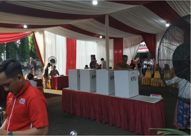 TPS Jokowi dan Ma'ruf Amin Mulai Lakukan Pemungutan Suara