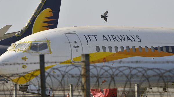 Tak Punya Uang, Maskapai India Jet Airways Setop Seluruh Penerbangan