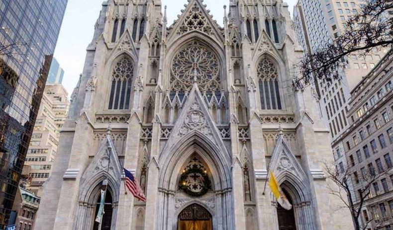 Seorang Pria Dicurigai Akan Membakar Katedral St Patrcik di New York