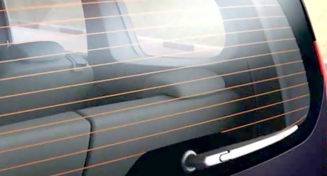 Penggunaan Defogger Terus Menerus Berisiko Kaca Mobil Retak