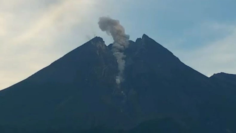 Merapi Erupsi, Awan Panas Meluncur ke Hulu Kali Krasak