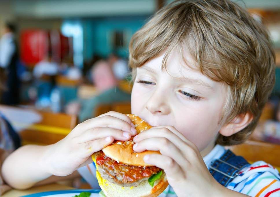 Australia Larang Iklan Produk Junk Food di Lokasi Milik Pemerintah