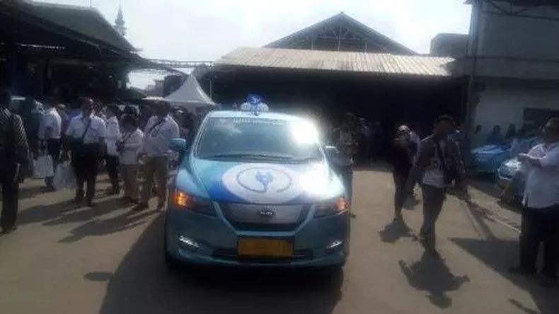 Boyong BYD dan Tesla,  Bluebird Luncurkan Taksi Bertenaga Listrik