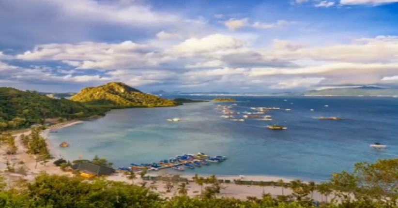 Menikmati Keindahan Pantai Sari Ringgung, Unik Ada Masjid Terapung