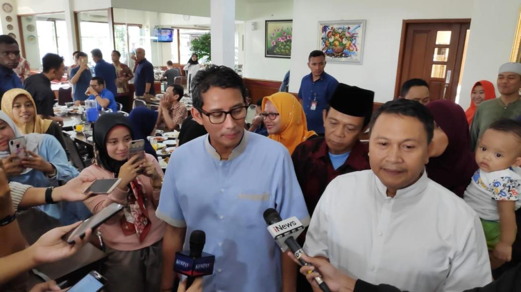 Pantau Rekap Suara, Sandi Dicurhati Emak-Emak Petugas PPK Duren Sawit