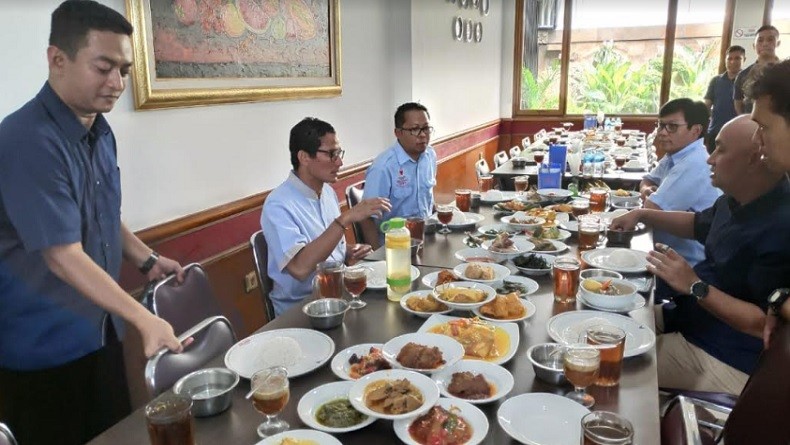 Sindir Isu Boikot Nasi Padang, Sandi Santap Siang di Restoran Padang