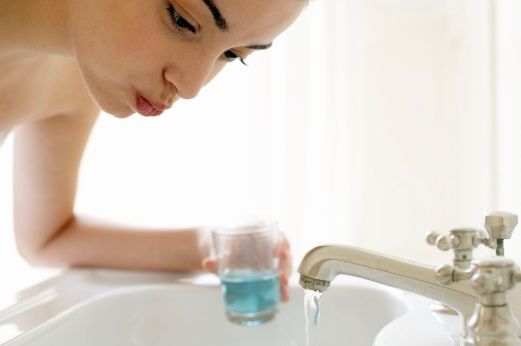 Begini Cara Tepat Pemakaian Obat Kumur saat Puasa