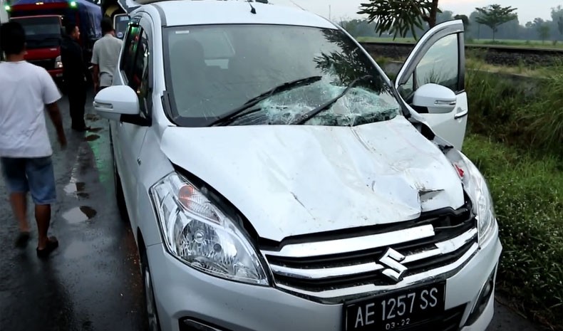 Gara-Gara Orang Gila, 3 Kendaraan Tabrakan Beruntun di Jombang