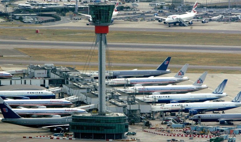 Ledakan Diikuti Kebakaran Besar Terjadi Dekat Bandara Heathrow Inggris