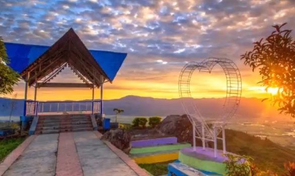 Mengintip Negeri Kayangan ala Jambi, Bukitnya Indah Terselimuti Kabut