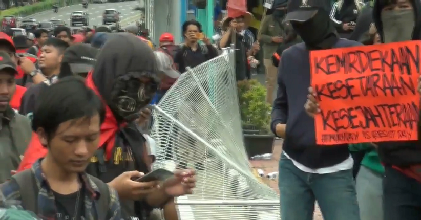 Selain Bandung, 'Kelompok Hitam' Juga Rusak Fasilitas Umum di Jakarta