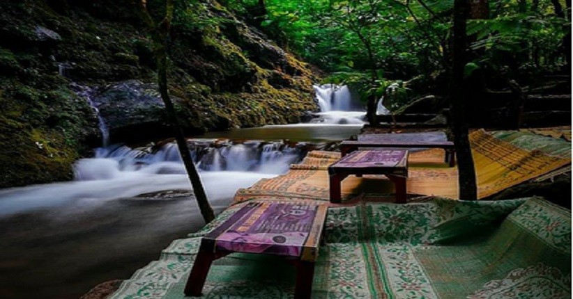 Sembunyi di Balik Belukar, Air Terjun Jumog Mirip Taman Negeri Dongeng