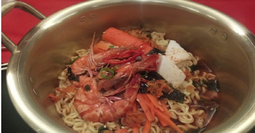 Cicipi Mi Halal Autentik Korea, Lebih Lezat Pakai Toping Keju dan Beef