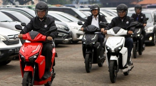 Limbah Baterai Motor Listrik Gesits, Bisa Dimanfaatkan Energi Surya