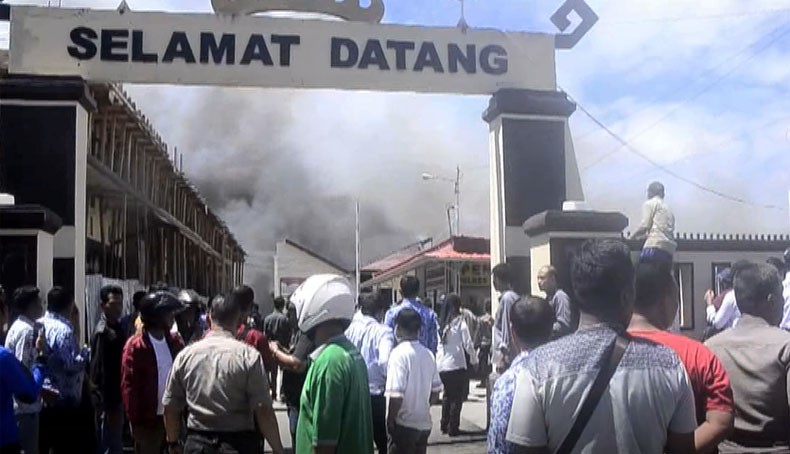 Gudang Senjata Mapolres Lamsel Ludes Terbakar, Warga Panik Berhamburan