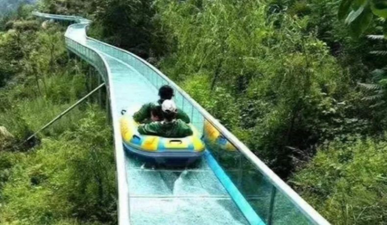 Terlempar dari Wahana Seluncur di China, 2 Orang Tewas dan 12 Luka