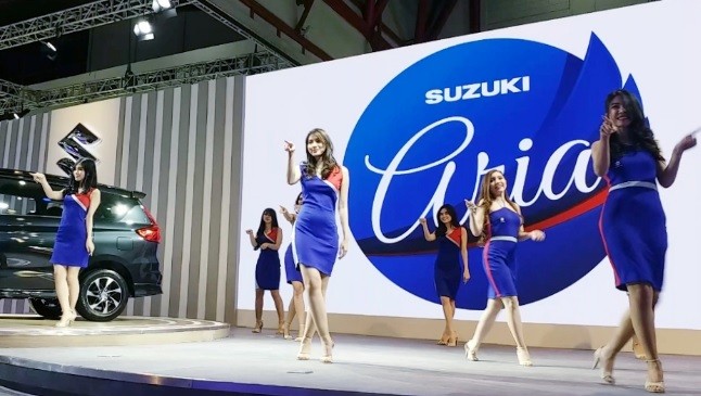 Lenggak-Lenggok SPG Cantik di IIMS 2019, Selain Menarik Harus Pintar