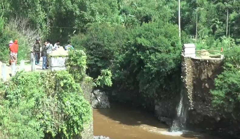 Jembatan Sungai Serayu di Wonosobo Hanyut Diterjang Banjir