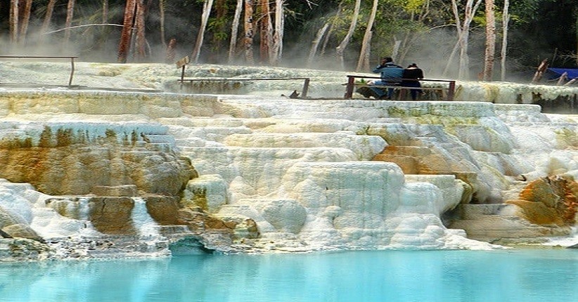 Eksotisme Kawah Biru Tinggi Raja Simalungun, Batuan Alamnya Indah Mirip Salju