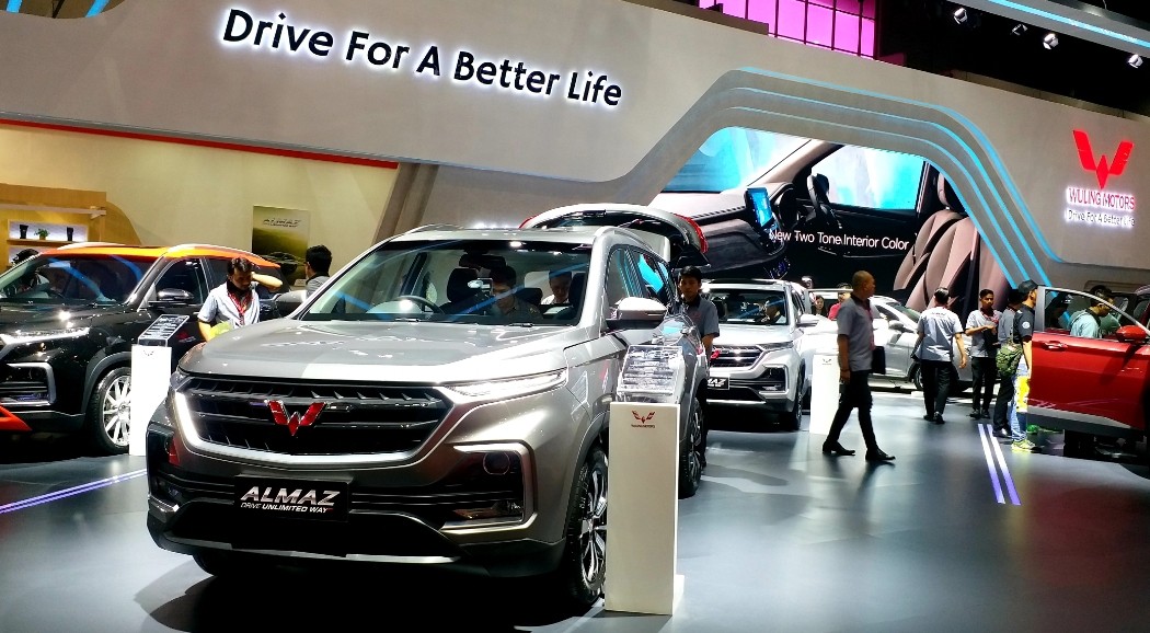 Perang Mobil China, Pilih Wuling Almaz atau DFSK Glory 560 dan 580