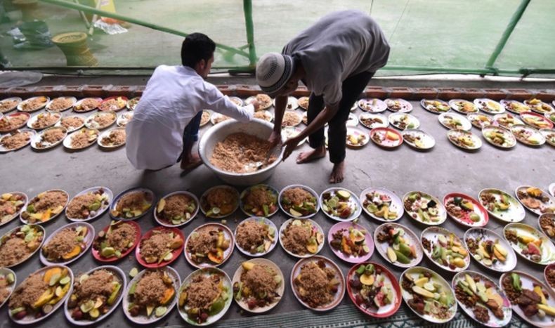 Di Negara Ini, Makan dan Minum di Tempat Umum Selama Puasa Bisa Dibui 3 Bulan