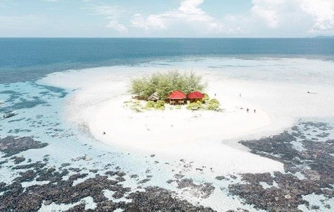 Pesona Pulau Tinalapu di Teluk Tomini, Airnya Bening Bisa Lihat Ikan Warna-warni