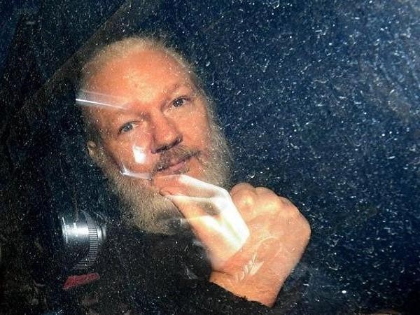 Ekuador Akan Serahkan Barang Pribadi Milik Pendiri WikiLeaks Assange ke AS