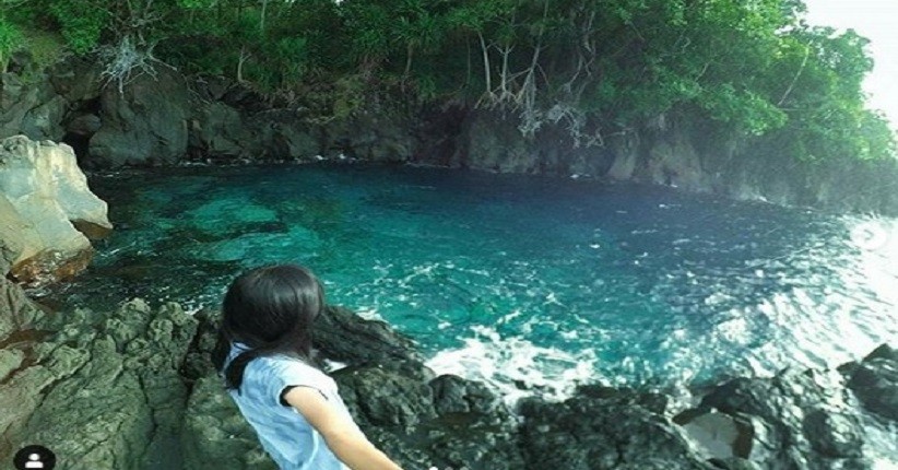 Sembunyi di Kaki Gunung Karangetang, Ada Pantai Unik dengan Air Asin dan Tawar