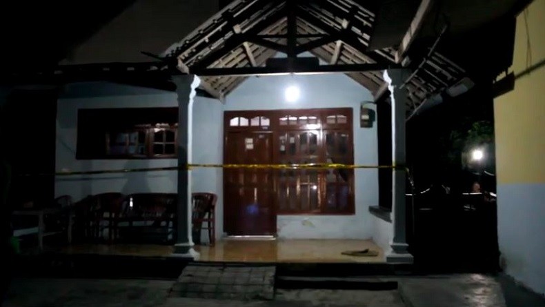 Densus 88 Geledah Rumah Mertua Terduga Teroris Asal Bekasi di Nganjuk