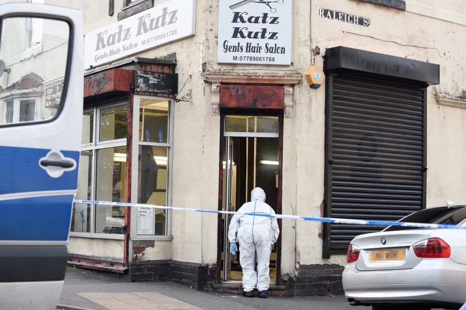 Pria Inggris Kritis Setelah Ditembak saat Potong Rambut di Barbershop