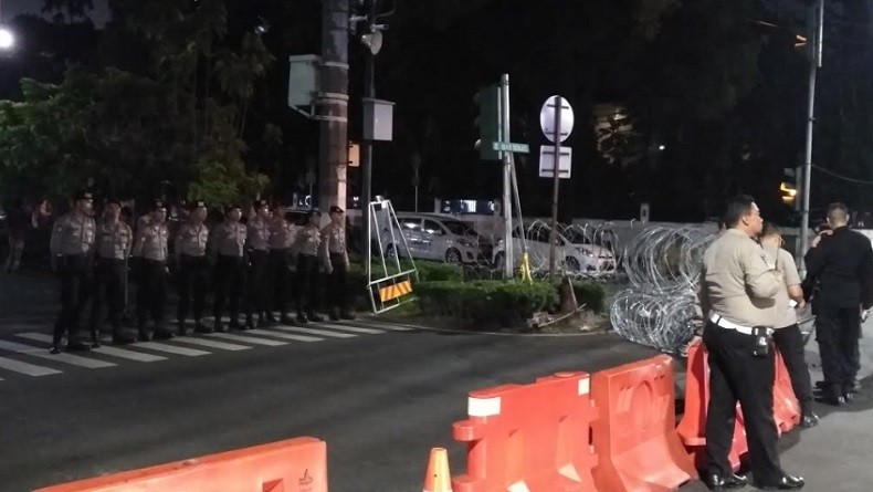 Jelang Akhir Rekapitulasi Suara, Jalan Depan KPU Ditutup