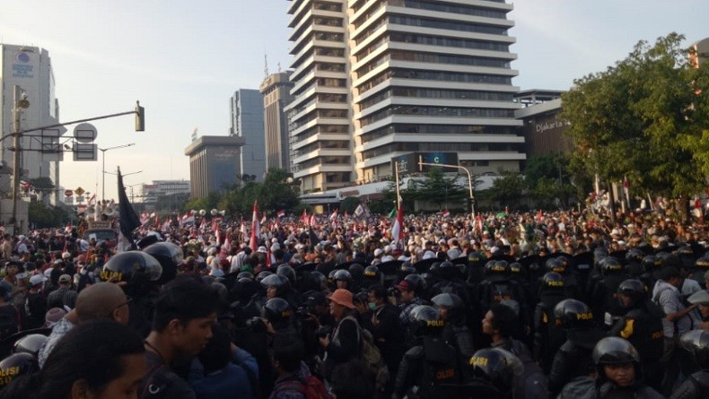 Ribuan Pendukung Prabowo-Sandi Ancam Menginap di Depan Bawaslu