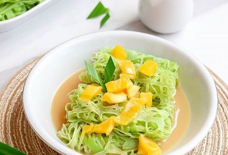 Ide Membuat Takjil, Pilihannya Roti Jala Kuah Kinca yang Gurih