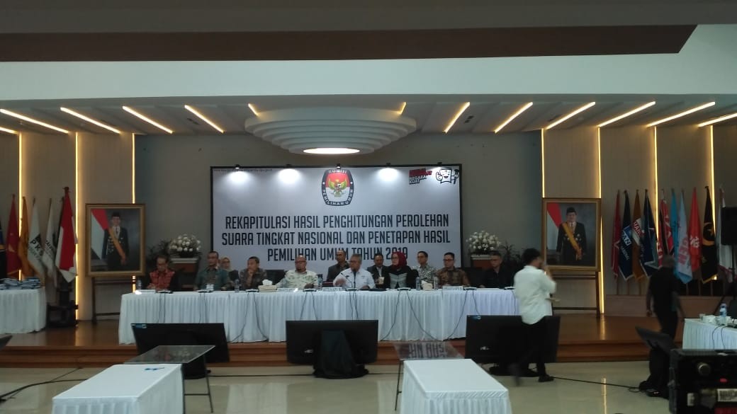 KPU Umumkan Hasil Rekapitulasi, Saksi BPN Tolak Tanda Tangan