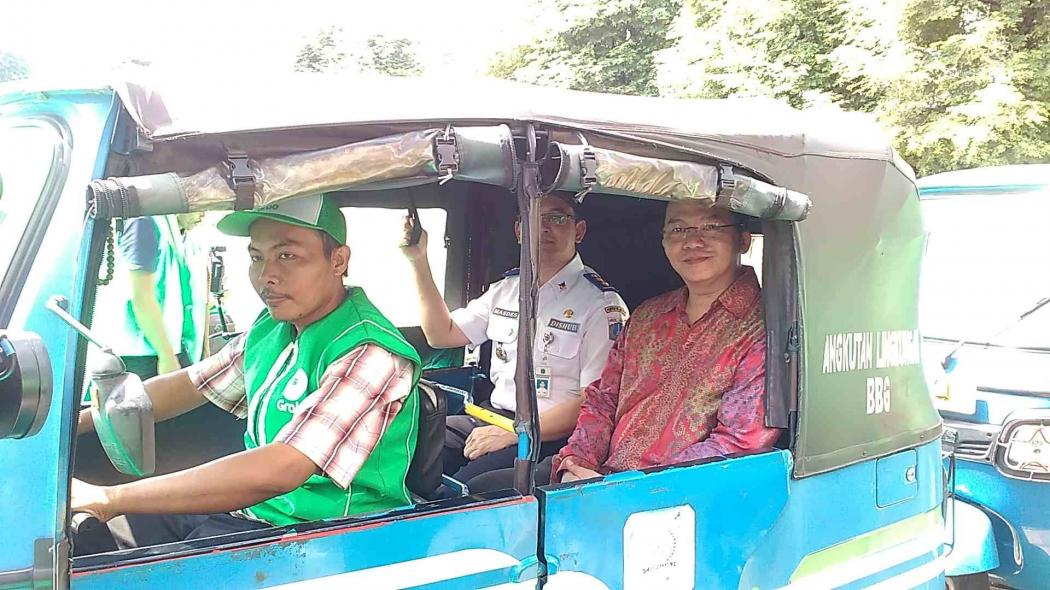 Ada GrabBajay, Pakai Angkutan Bajaj Kini Cukup Buka Aplikasi