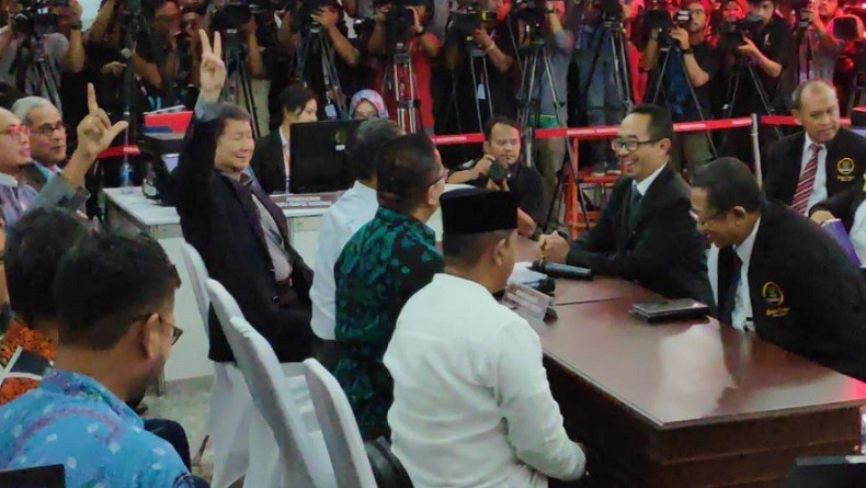 BPN Prabowo-Sandi Tiba di MK, Hashim Djojohadikusumo Salam 2 Jari