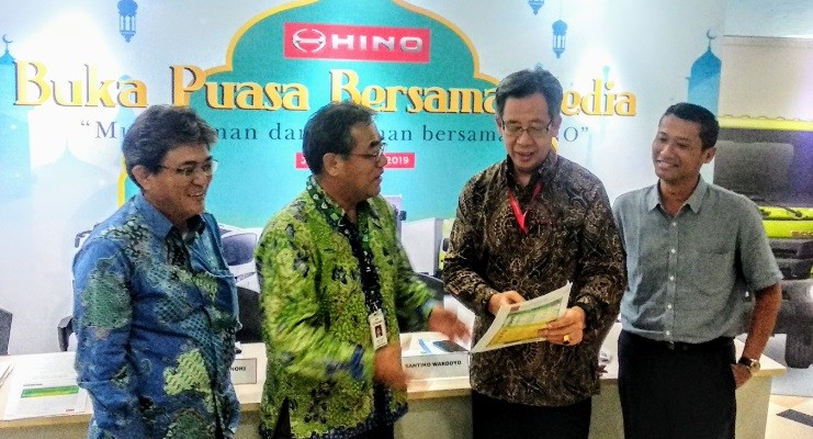 Hino Bangun Posko di 12 Titik Jalur Mudik Sumatera dan Jawa