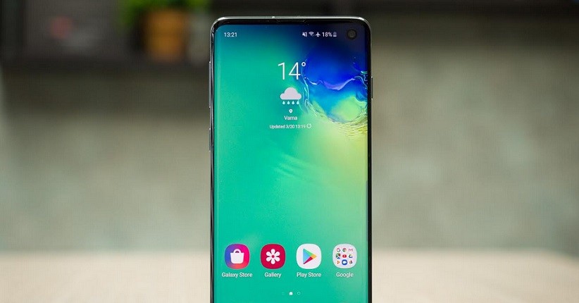 Cara Pintar Samsung Sembunyikan Lubang di Layar Galaxy S10