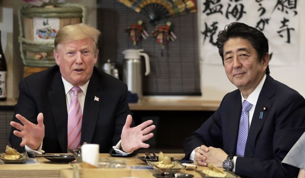 Trump Jadi Pemimpin Negara Pertama yang Bertemu Kaisar Baru Jepang